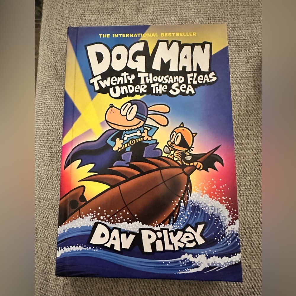 Dog Man - Twenty Thousand Fleas Under the Sea by David Pilkey